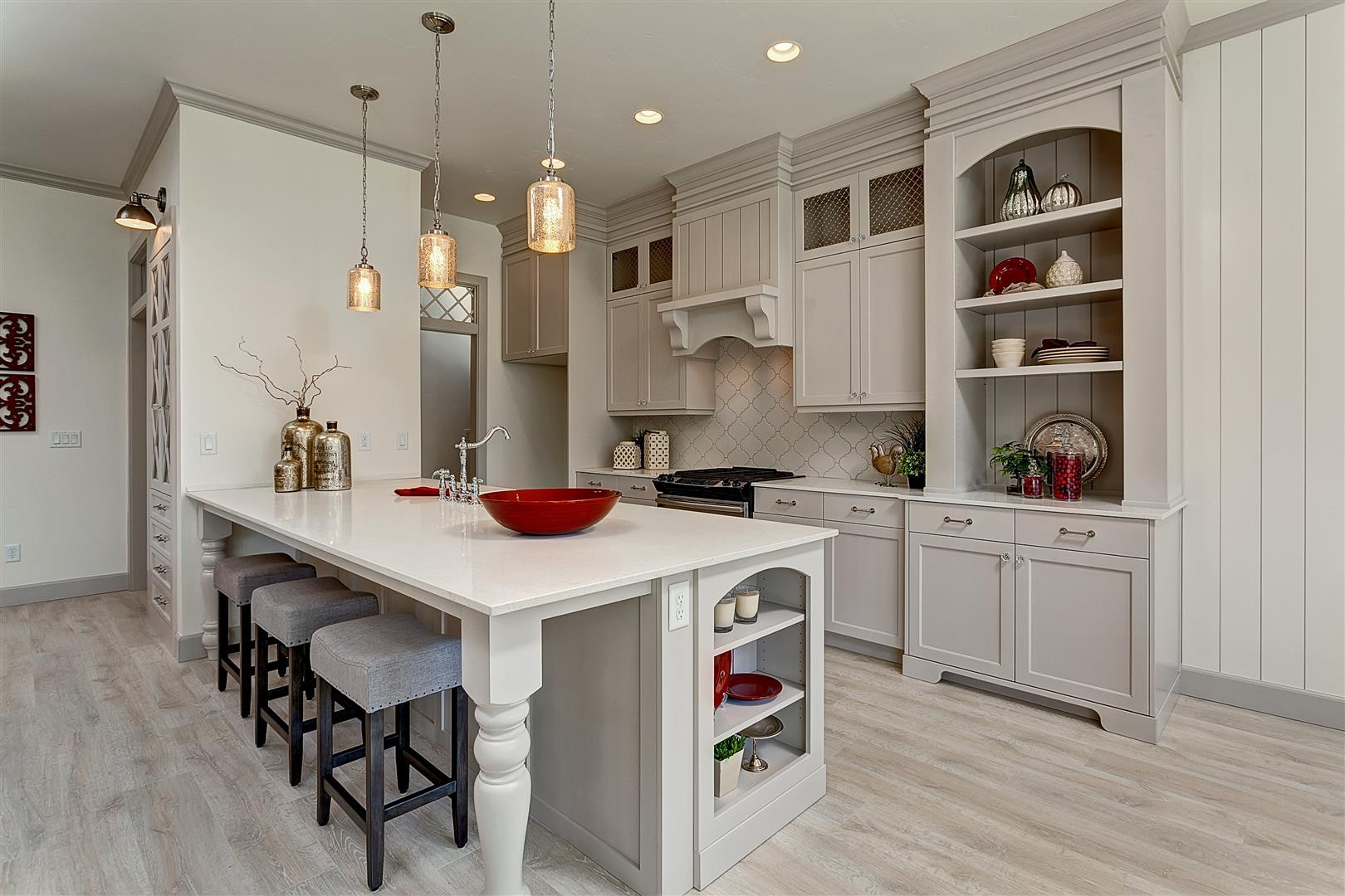 75 Light Wood Floor Kitchen With Beige Cabinets Ideas You'Ll Love - May,  2023 | Houzz
