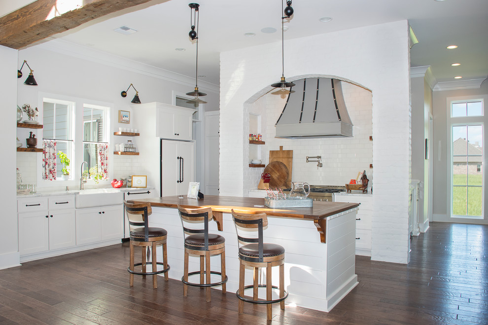 Design ideas for a rustic kitchen in New Orleans.