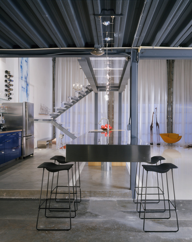 Offene Moderne Küche mit Edelstahl-Arbeitsplatte in Tampa