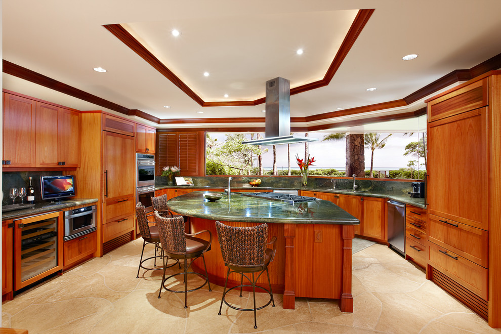 Свежая идея для дизайна: кухня в морском стиле с островом - отличное фото интерьера
