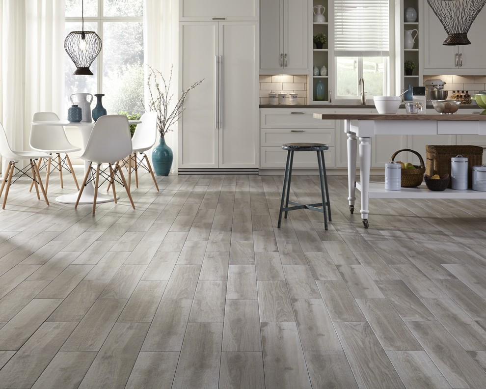 Foto di una grande cucina minimal con ante lisce, ante bianche, top in granito, parquet scuro e pavimento grigio