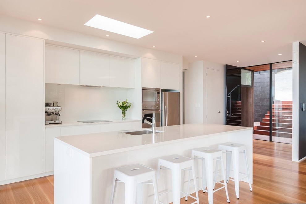 Design ideas for a modern kitchen in Auckland.