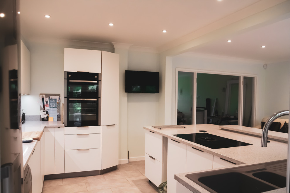 Photo of a contemporary kitchen in Dorset.