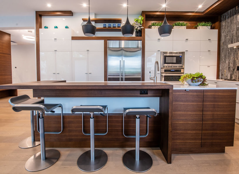 Medium sized contemporary kitchen in Toronto.