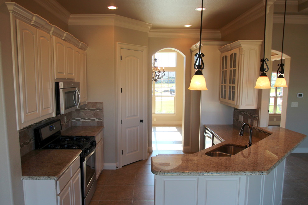 417 River Bank Lane Granbury, Texas Kitchen Dallas by Couto Homes