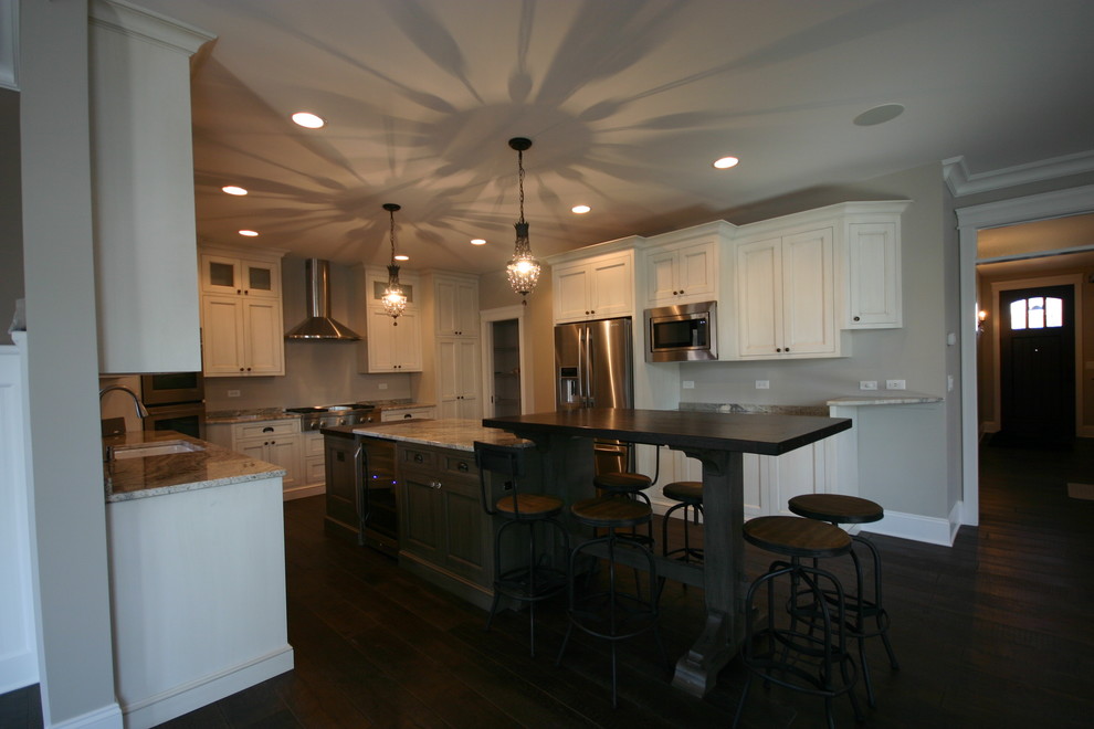 Photo of a contemporary kitchen in Chicago.