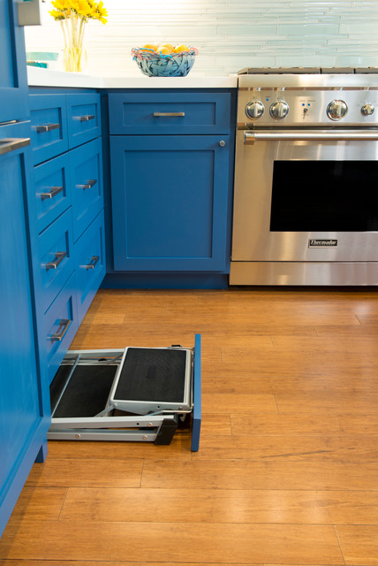 Blue and Aqua Cabinets Make a Splash in a Colorful Kitchen