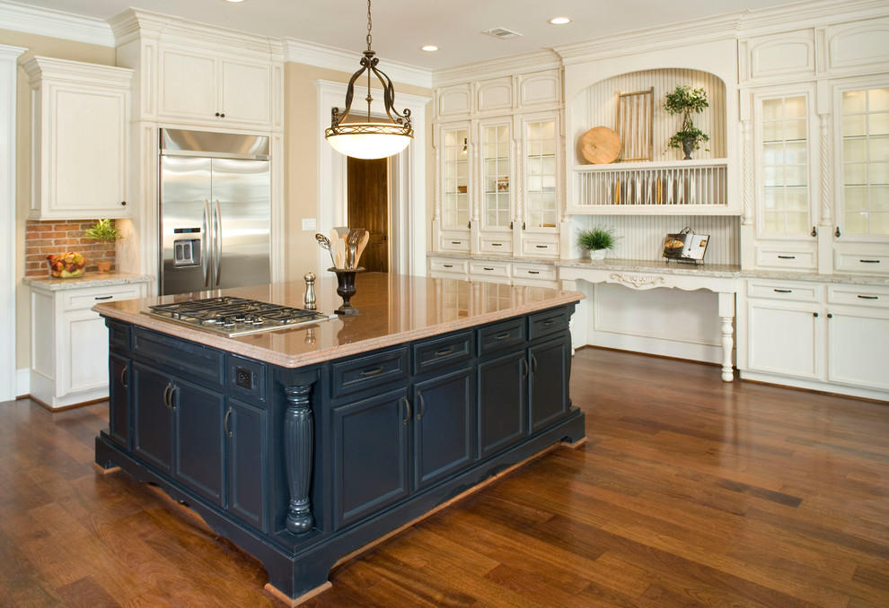 This is an example of a classic kitchen in Houston.