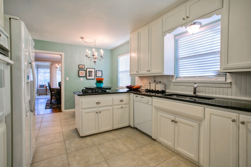 Example of a classic kitchen design in Oklahoma City