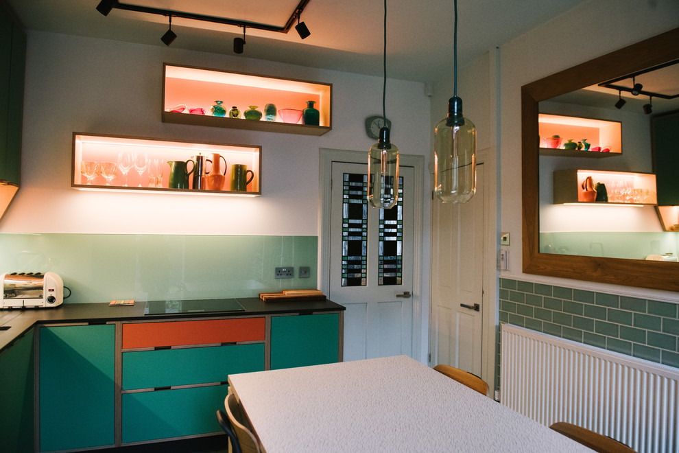 Photo of a retro kitchen in Manchester.