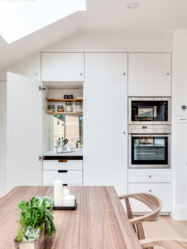 This is an example of a scandinavian kitchen in London.