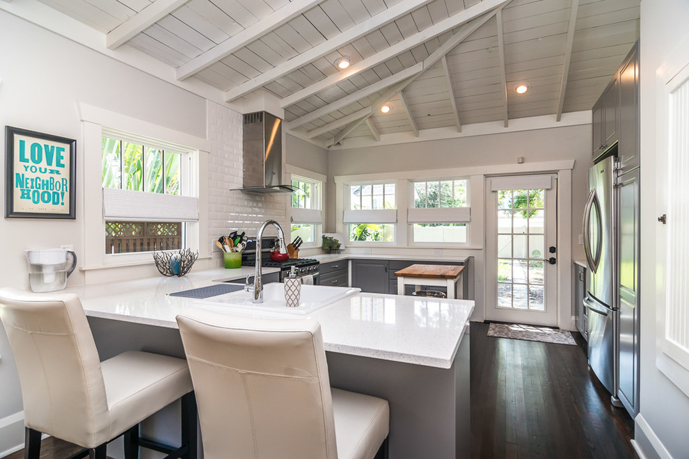 Elegant kitchen photo in Tampa