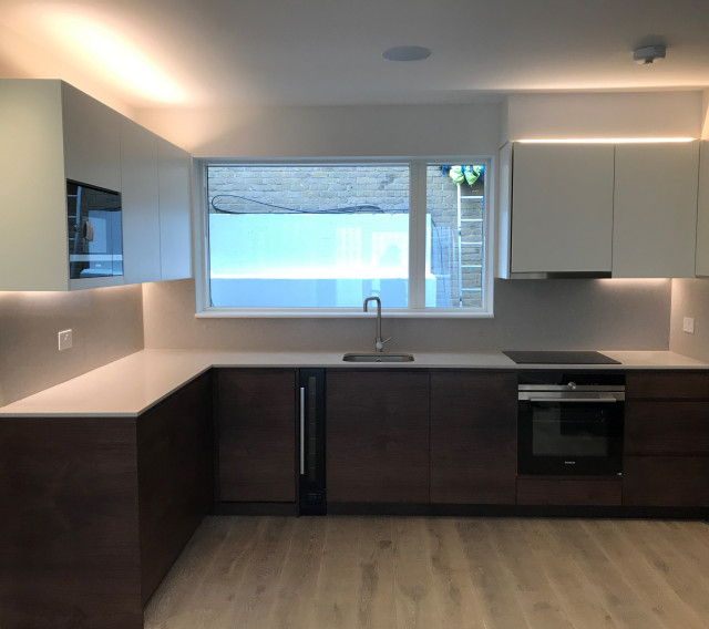 9 x Flats Ealing Caesarstone Clamshell Quartz Kitchen London