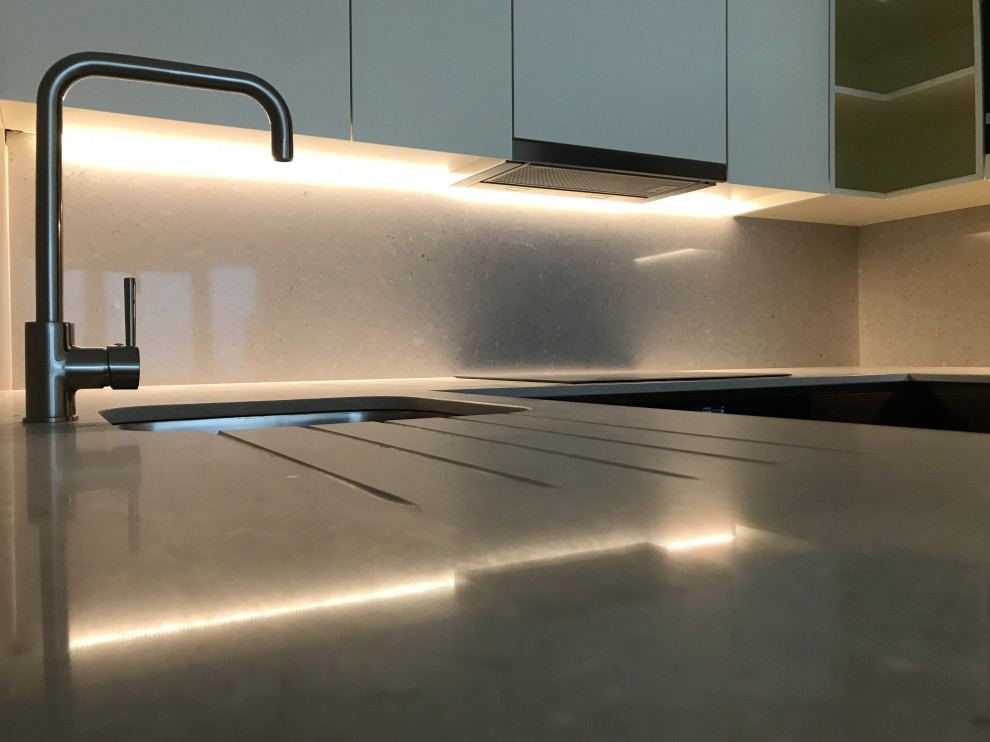 9 x Flats Ealing Caesarstone Clamshell Quartz Kitchen London