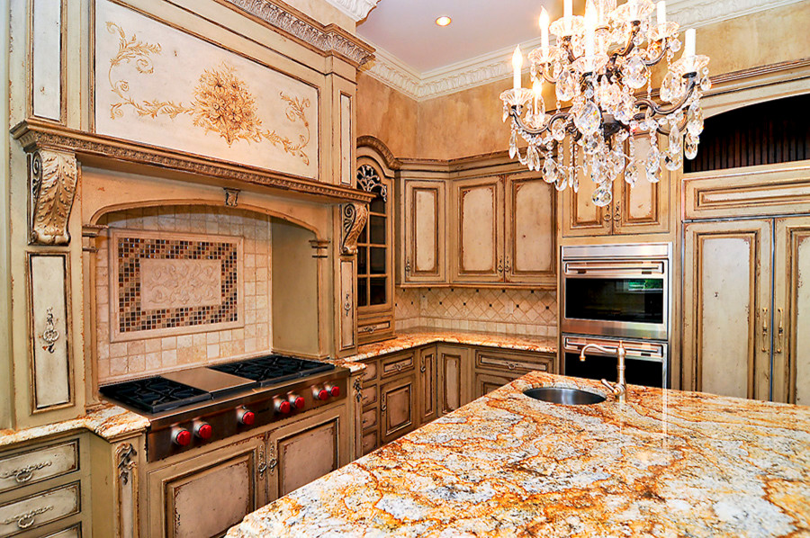 This is an example of an expansive traditional kitchen in DC Metro.