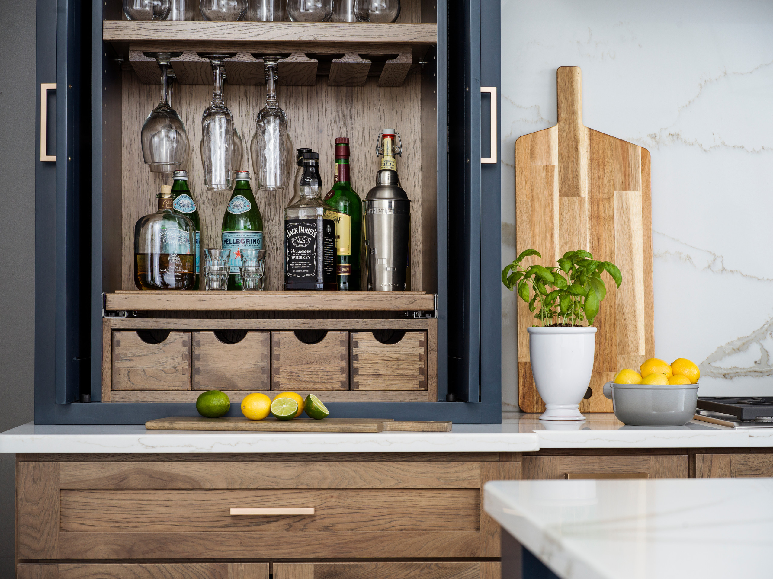 https://st.hzcdn.com/simgs/pictures/kitchens/a-beverage-center-larder-used-as-a-compact-home-bar-and-liqueur-cabinet-dura-supreme-cabinetry-img~e4e164b70d838671_14-4992-1-ac7c03d.jpg