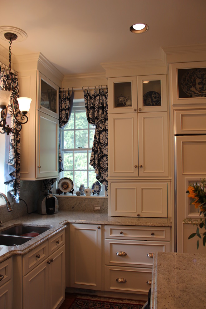 Photo of a classic kitchen in Baltimore.
