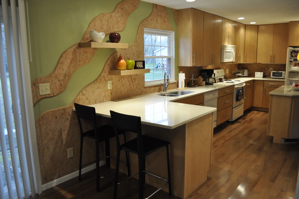 Inspiration for a contemporary kitchen in Huntington.