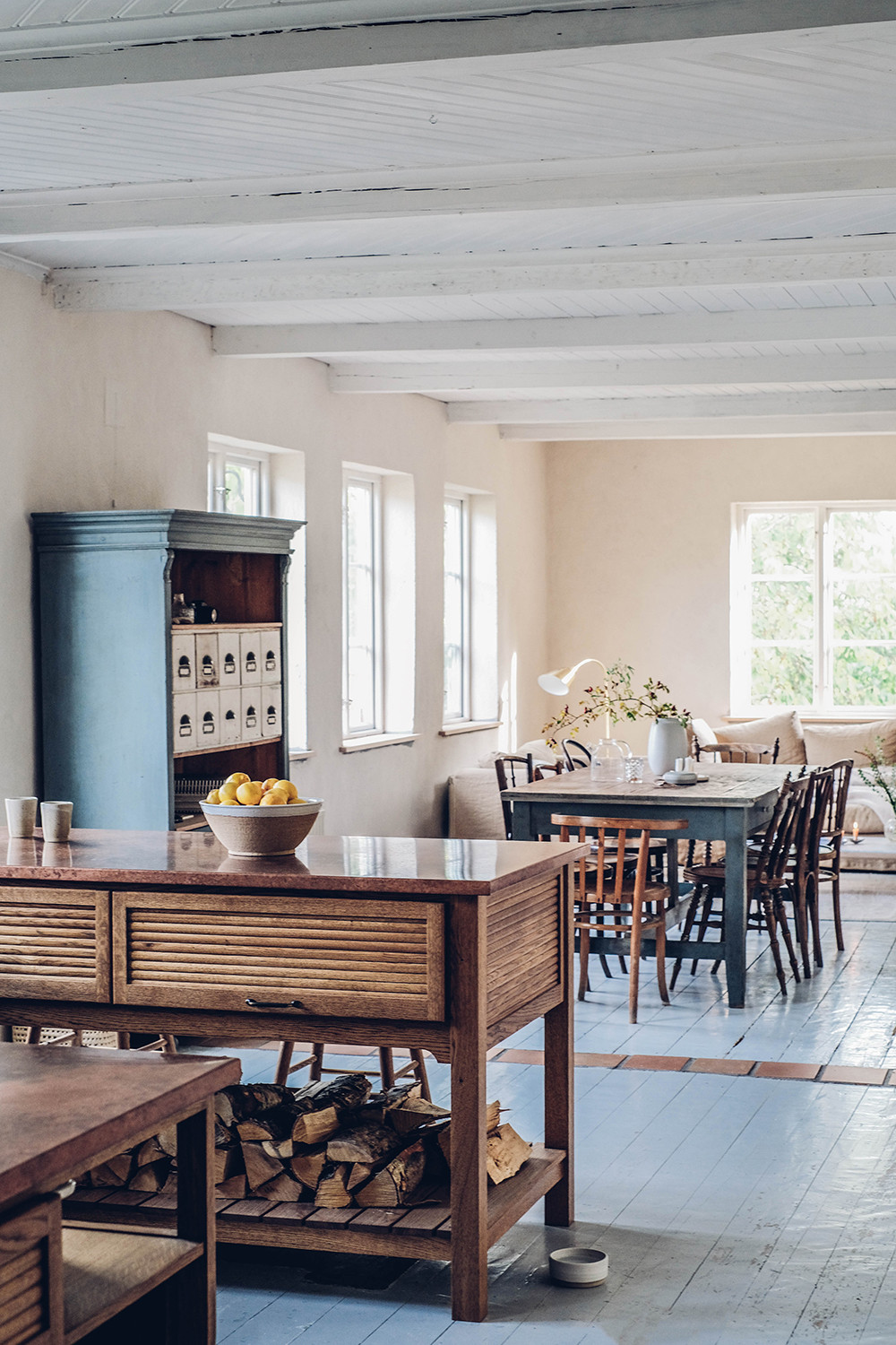 75 Beautiful Kitchen With Pink Backsplash And Two Islands Pictures Ideas April 2021 Houzz