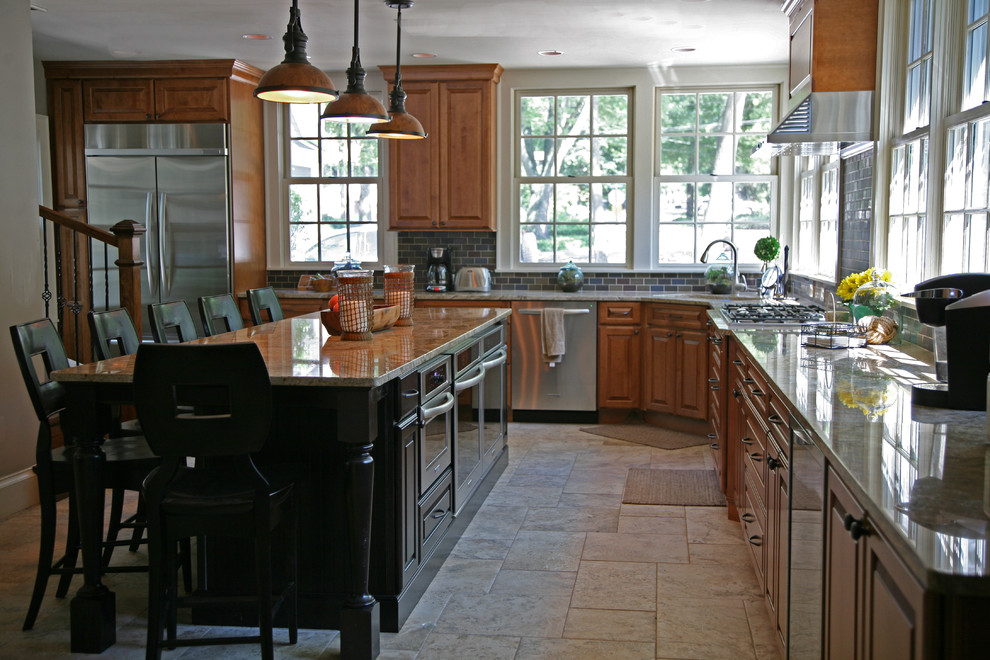This is an example of a classic kitchen in Milwaukee.