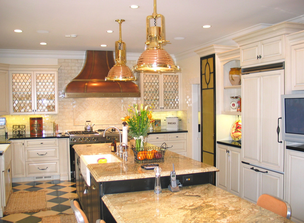 Inspiration for a classic kitchen in San Francisco.