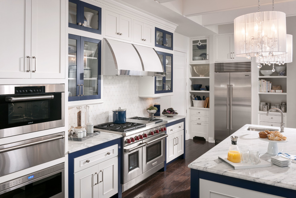 Inspiration for a traditional l-shaped kitchen in Minneapolis with a submerged sink, shaker cabinets, white cabinets, white splashback, stainless steel appliances, dark hardwood flooring and an island.