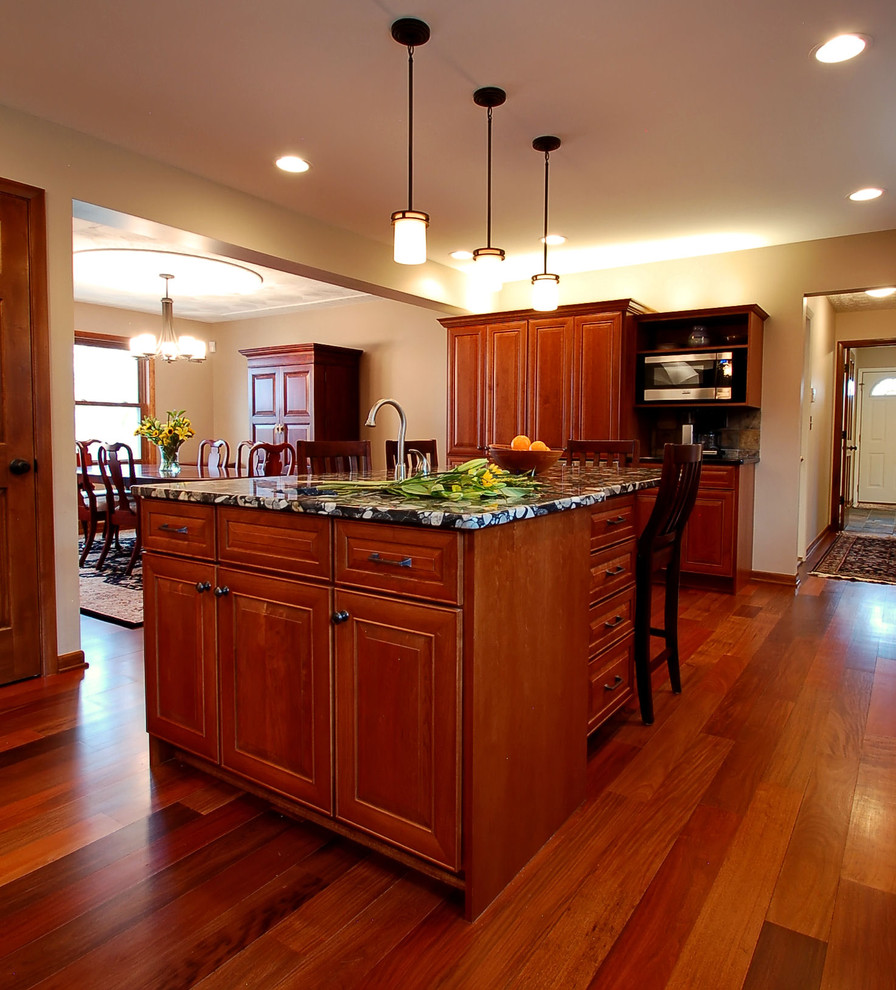 Inspiration for a timeless kitchen remodel in Columbus