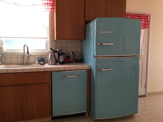 A retro Inspired Big Chill featuring a Big Chill Fridge and Dishwasher! -  Midcentury - Kitchen - Denver - by Big Chill | Houzz UK