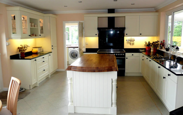 A simple, yet extremely effective, kitchen design in Reedley - Modern ...