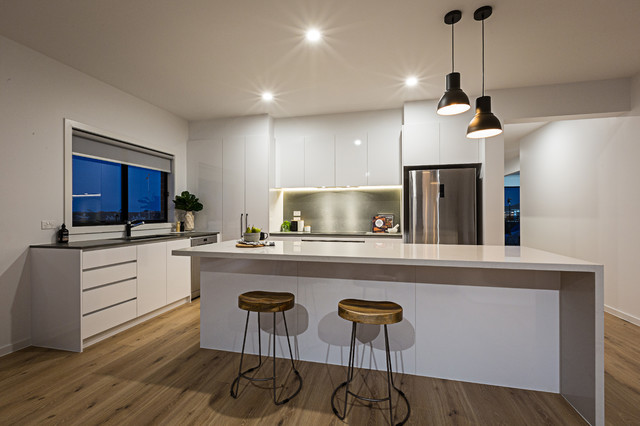 A stunning sleek kitchen - Modern - Kitchen - Melbourne - by Hotondo ...