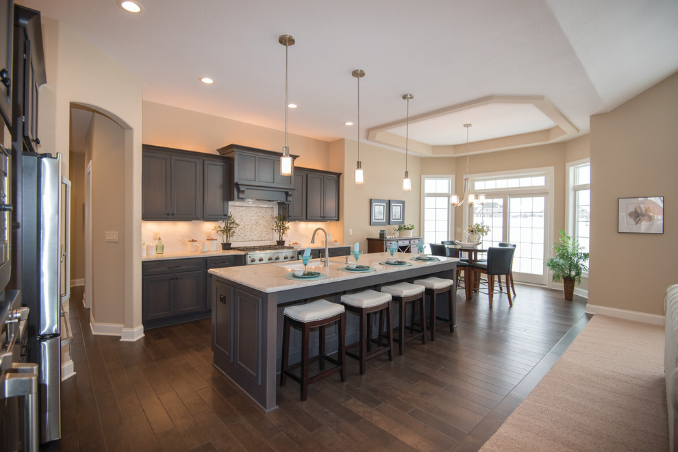 A stunning view of the kitchen and Traditional Kitchen
