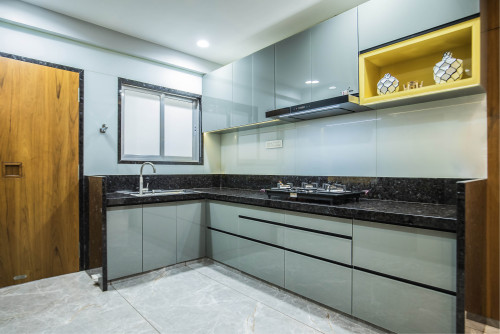 Kitchen with traditional cooktop