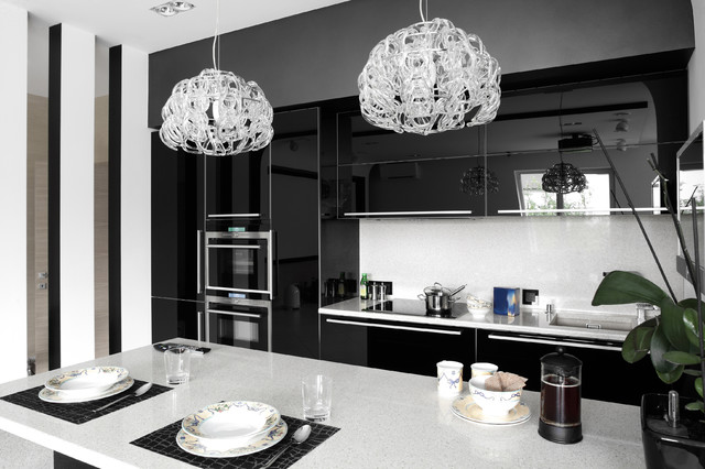 Contemporary Kitchen in Acrylic Gloss Cabinets