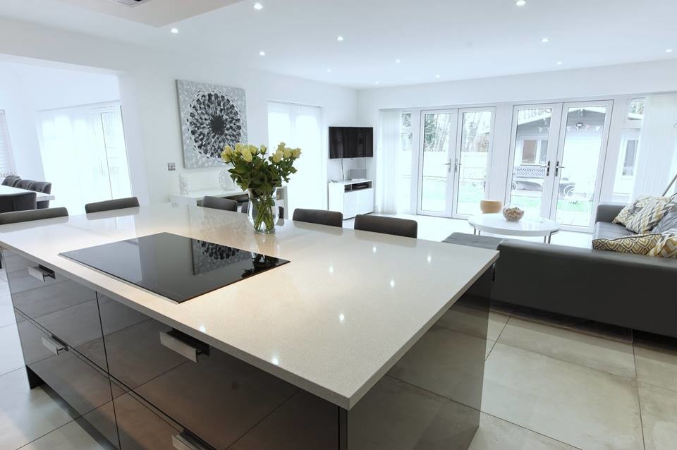 Inspiration for a contemporary kitchen remodel in Kent