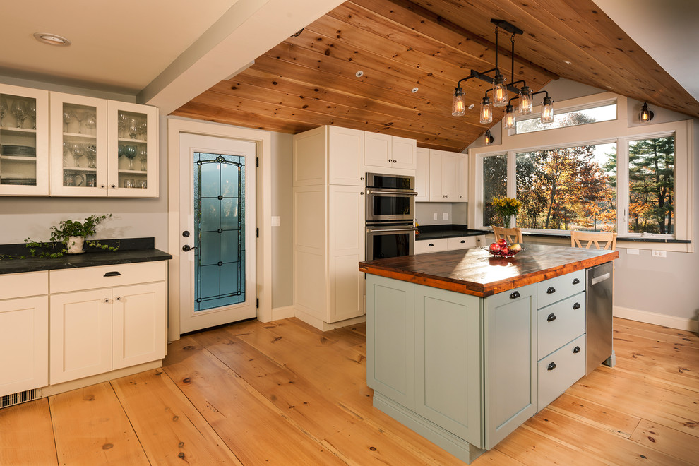 Photo of a farmhouse kitchen in Boston.