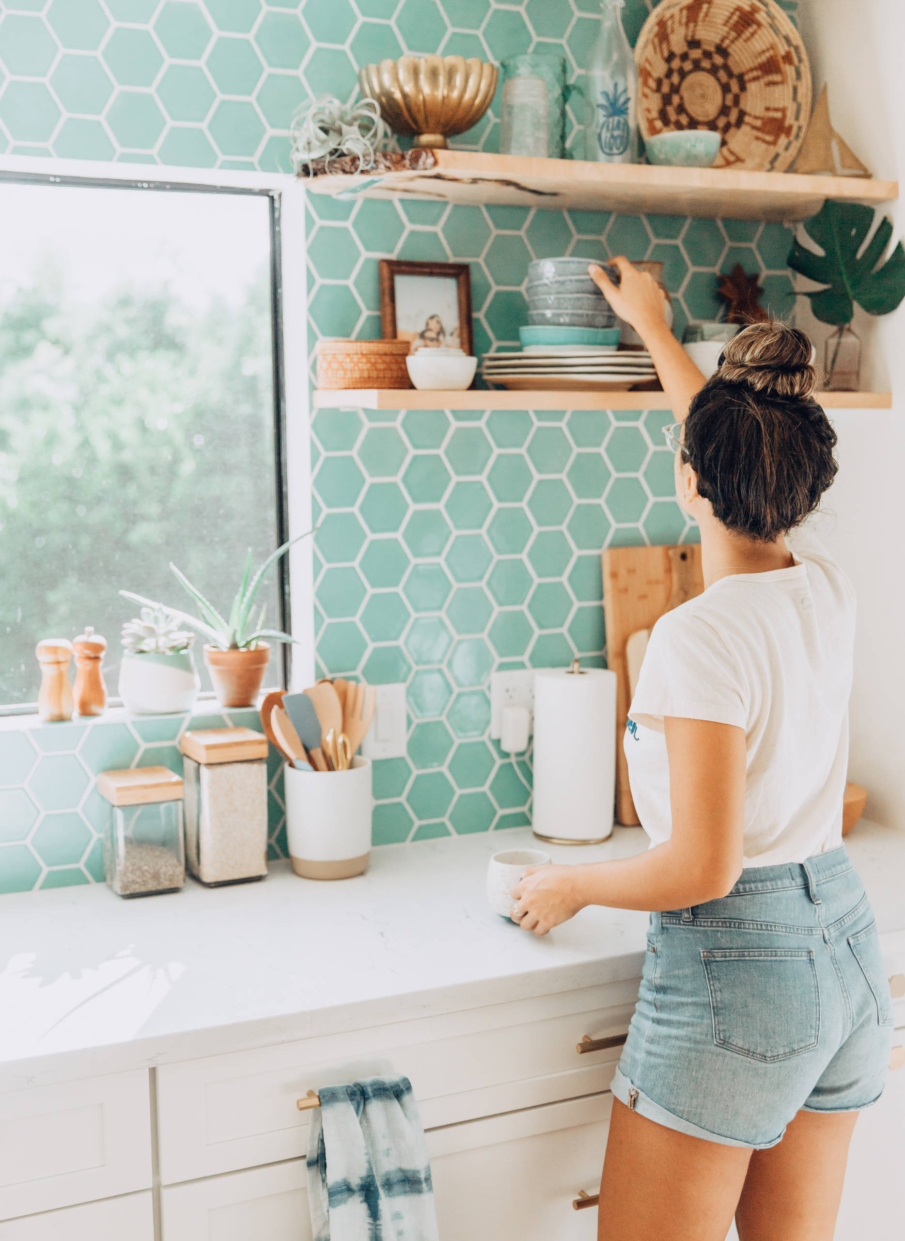 aqua glass tile backsplash