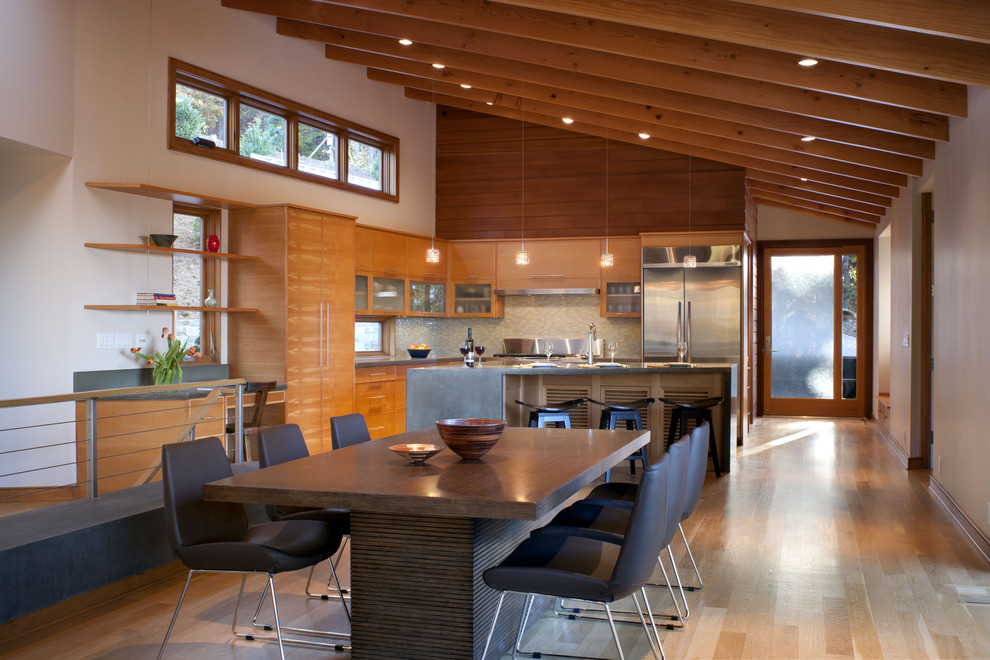 Идея дизайна: кухня в стиле модернизм с столешницей из бетона и обеденным столом