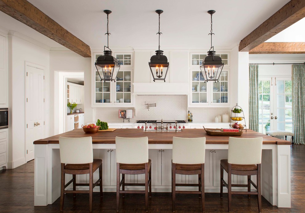 Design ideas for a classic kitchen in Dallas.