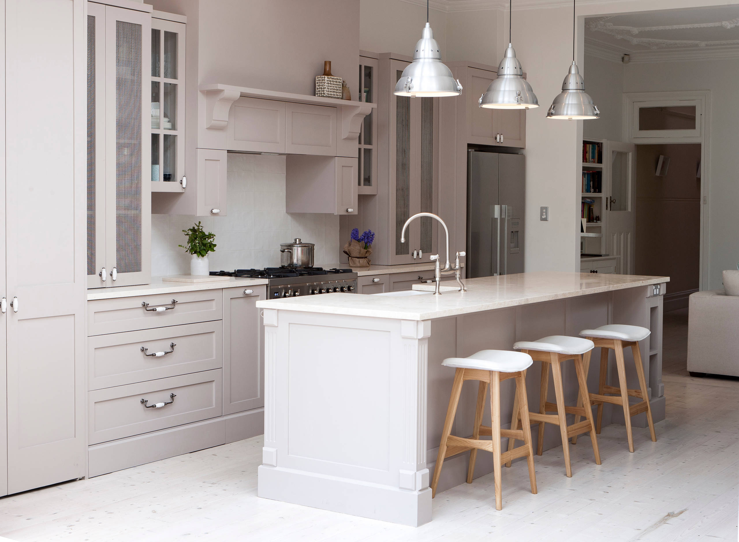 6 Things To Consider When Choosing Kitchen Cupboard Handles Houzz Uk
