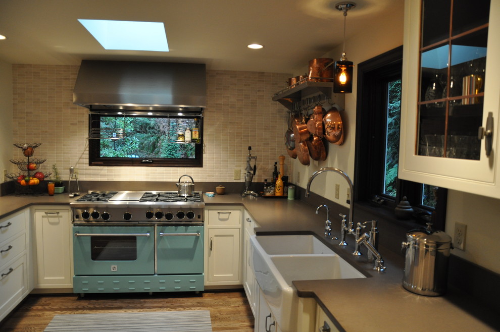 Transitional kitchen photo in Seattle with colored appliances and quartz countertops