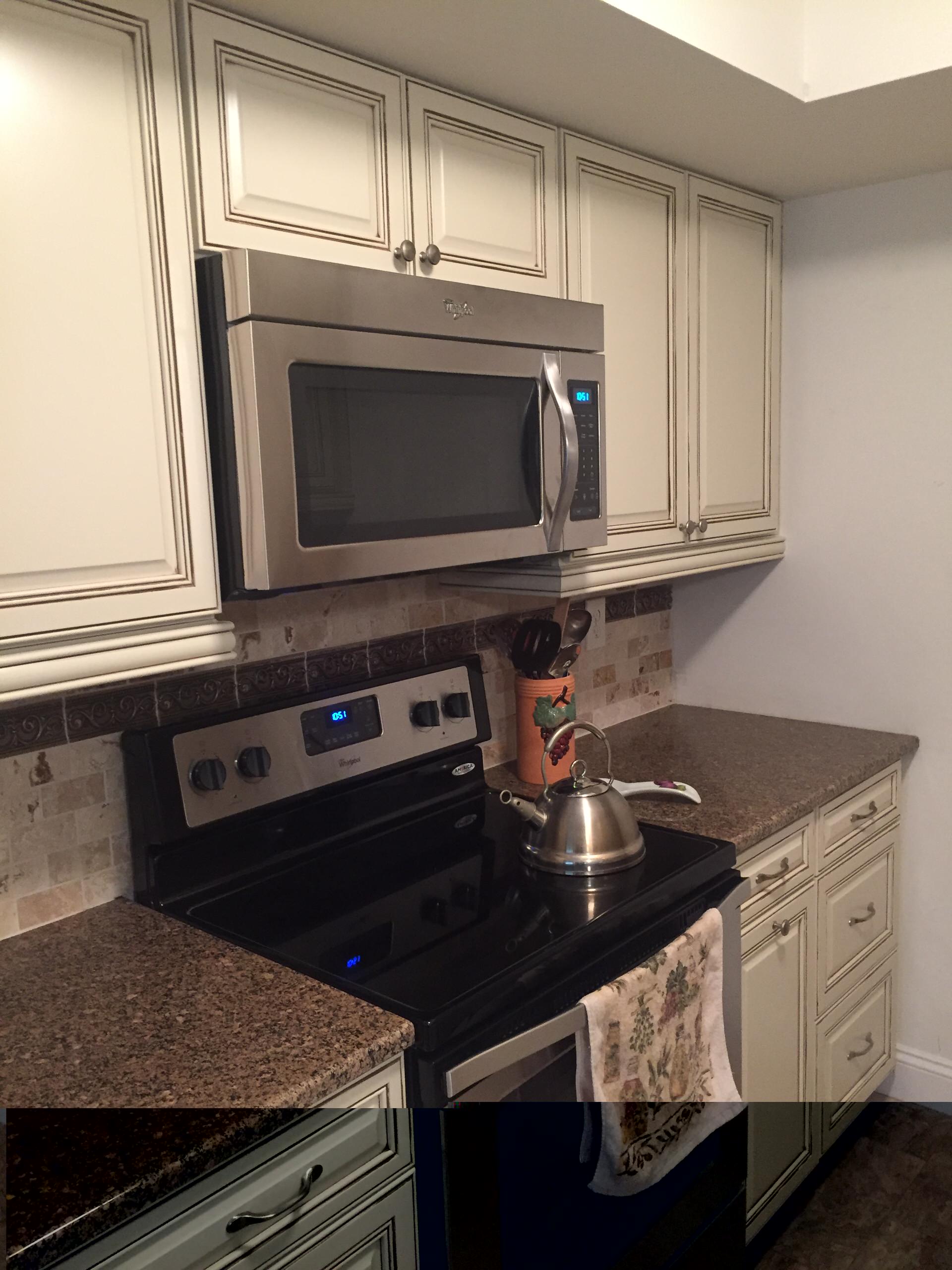 https://st.hzcdn.com/simgs/pictures/kitchens/allen-roth-cabinetry-and-quartz-countertops-lowe-s-of-maple-shade-img~9ca172600a92c24c_14-1677-1-e8c3885.jpg