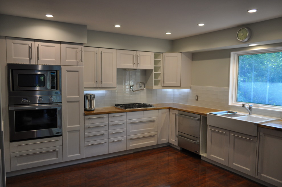 Example of a trendy kitchen design in Omaha