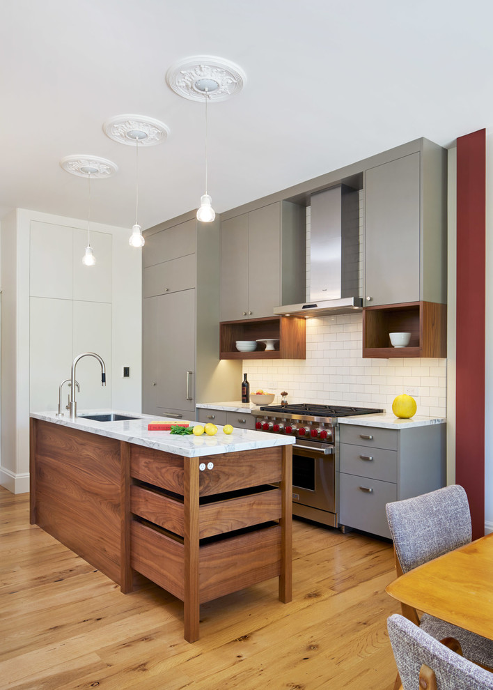 This is an example of a medium sized contemporary kitchen in San Francisco.