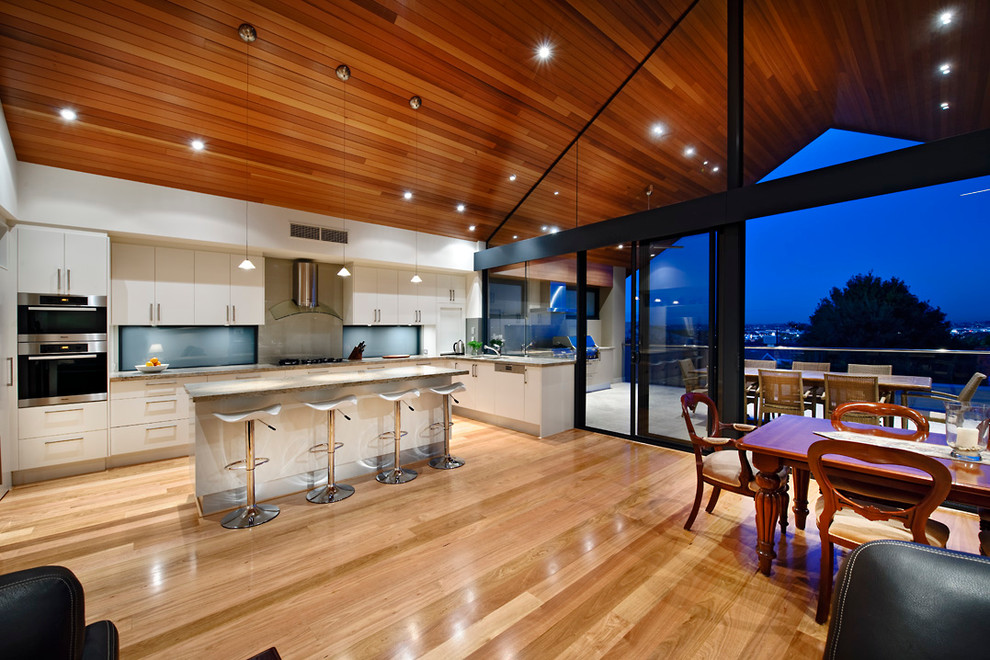 Inspiration for a modern kitchen remodel in Perth