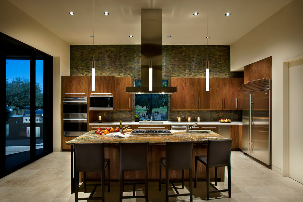 Ejemplo de cocinas en L de estilo americano con armarios con paneles lisos, puertas de armario de madera en tonos medios y electrodomésticos de acero inoxidable