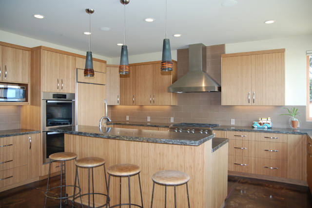 Amber bamboo cabinets in Santa Cruz - Moderno - Cocina - San Francisco