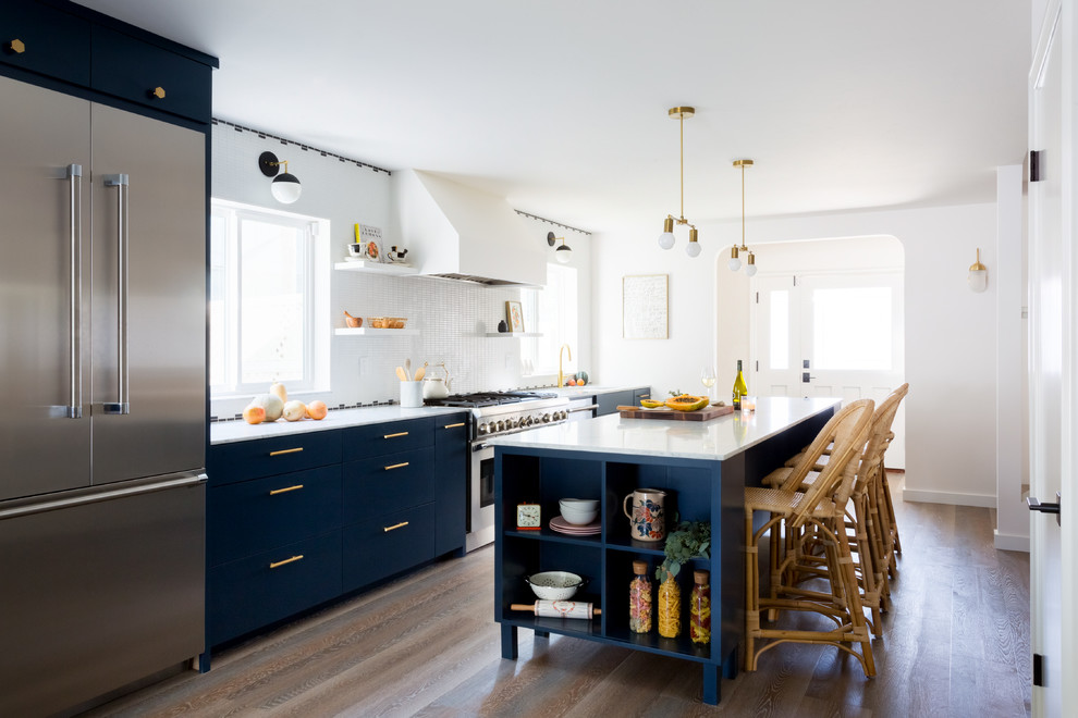 Transitional kitchen photo in Orange County with an island