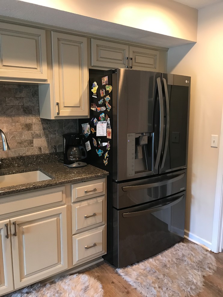 Amish Custom Cabinetry Antique White With Gray Flood Glaze Kitchen Indianapolis By Concepts The Cabinet Shop Houzz