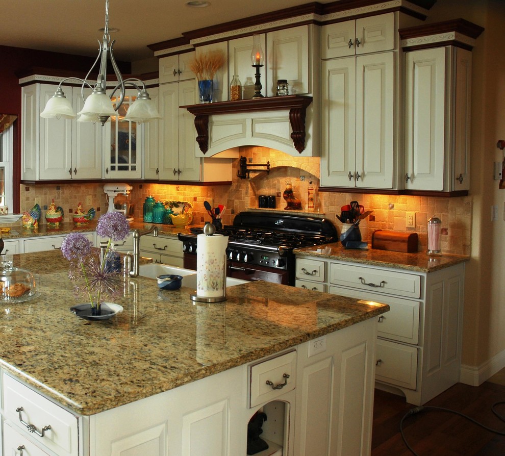 Amish Kitchen Traditional Kitchen Houston by Amish