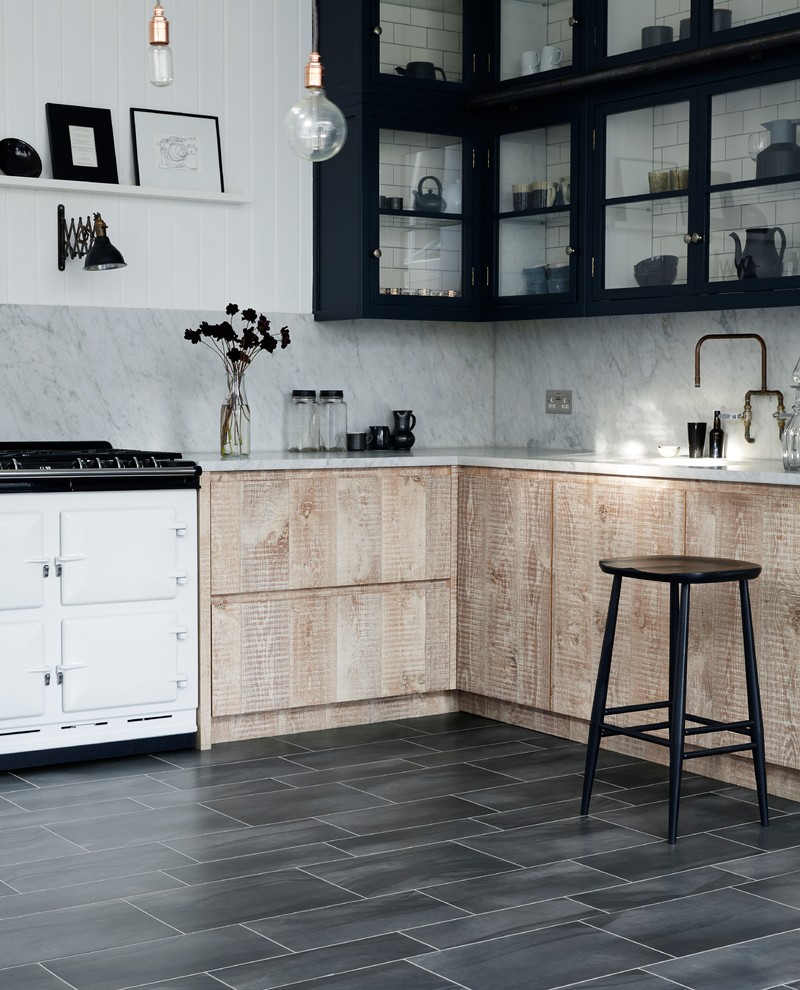 Example of a classic kitchen design in Essex